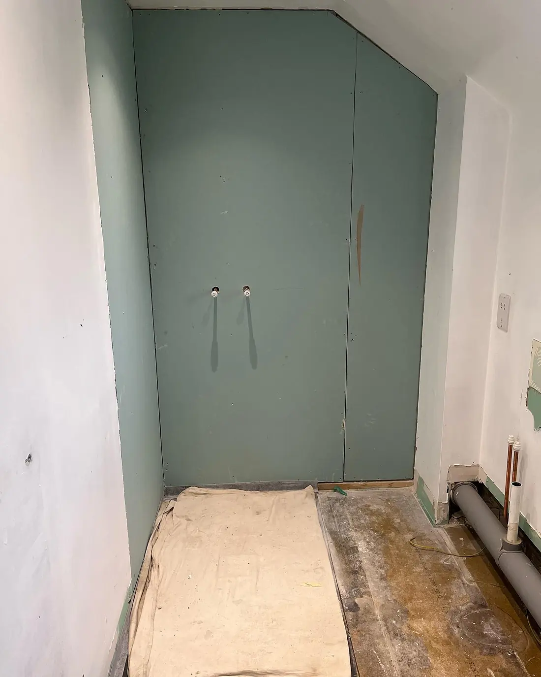 Walls closed up with boards, ready for tiling